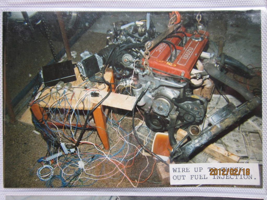 2l DOHC running on shed floor.jpg